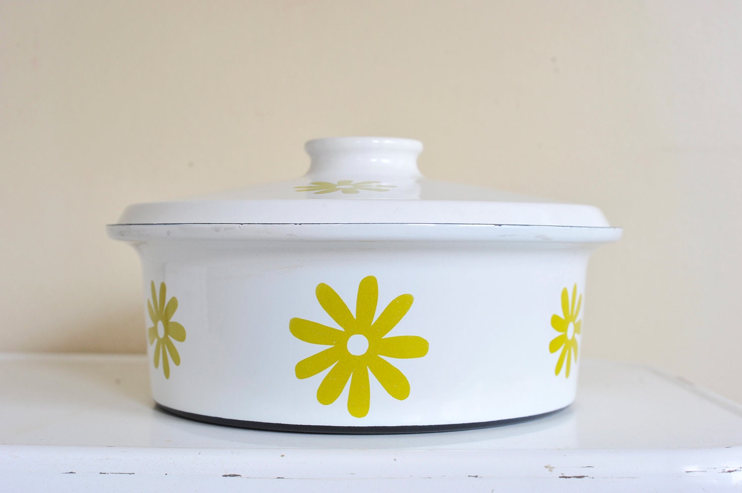 Ultra Rare Mid Century Vintage White with Chartreuse Flower Hanova Freezer To Oven Lidded Casserole Pan