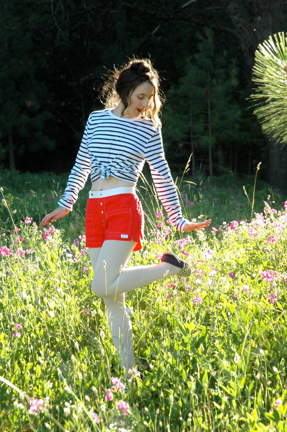 Red Cotton Nautical Shorts... Front Pockets... Vintage 1970s 1980s... CHANSON (xs)