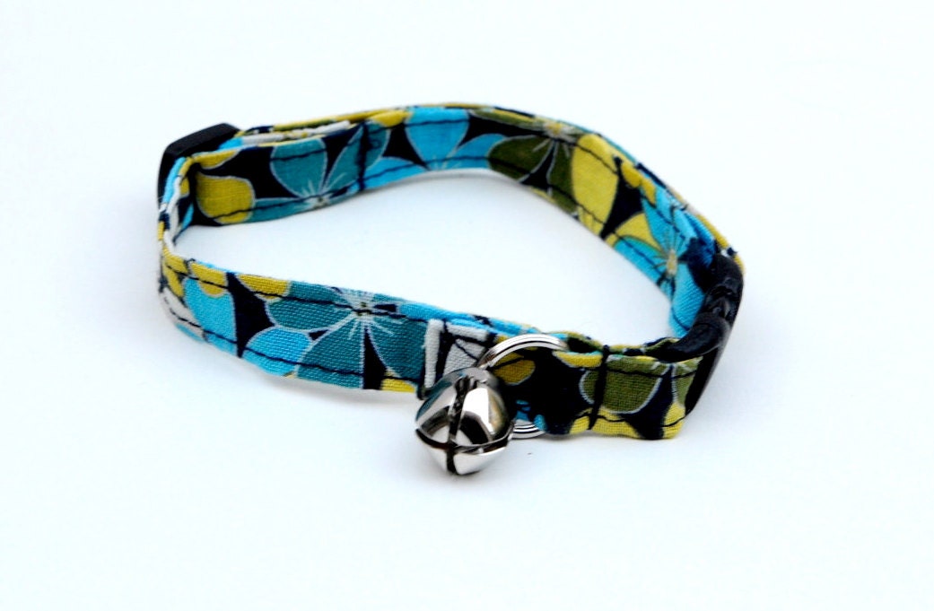 Breakaway Adjustable Cat Collar with Bell - Teal Navy Blue and Mustard Flowers