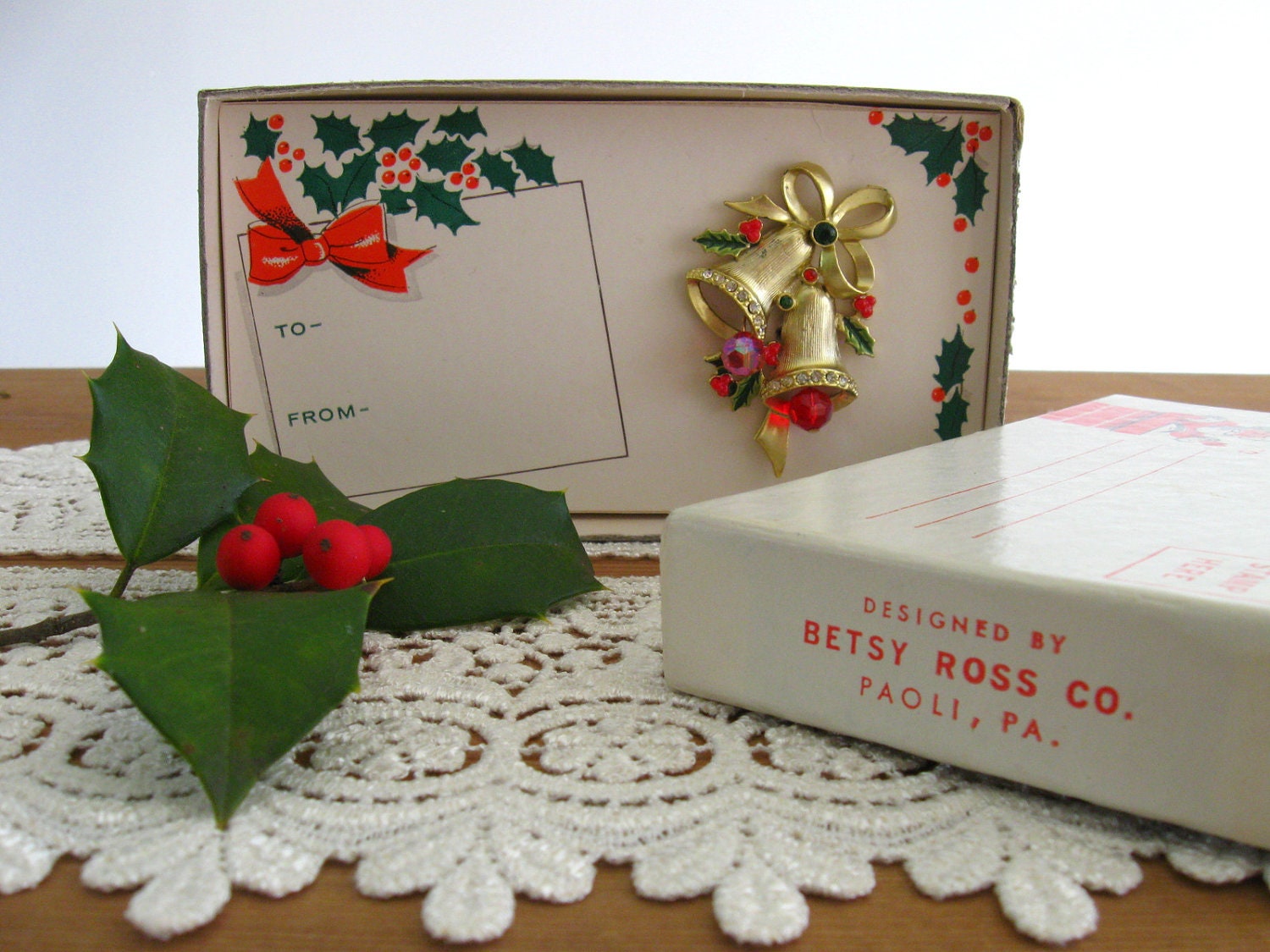 40s 50s brooch / 1950'sTrembler Pin ... Christmas Bells in original postcard box