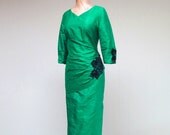 Vintage 1960s Wiggle Dress / 60s Emerald Green Thai Silk Cocktail Dress / Small - RanchQueenVintage