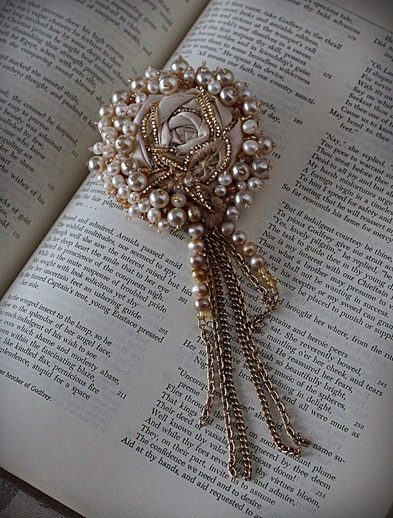CLOTILDE Lace Pearl Brooch