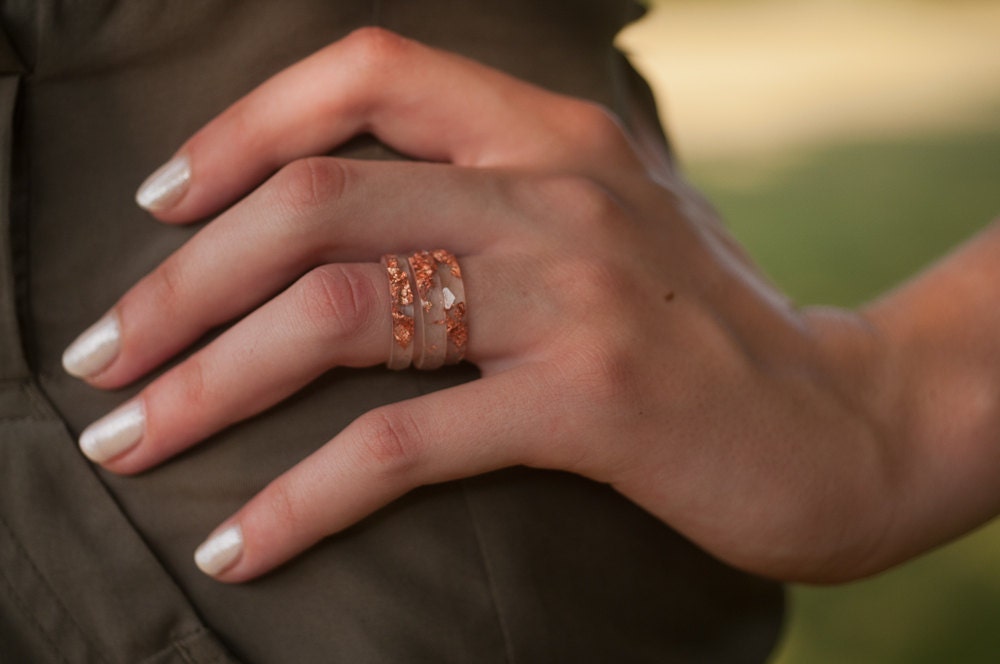 thin multifaceted eco resin ring - clear with copper flakes - size 7.5