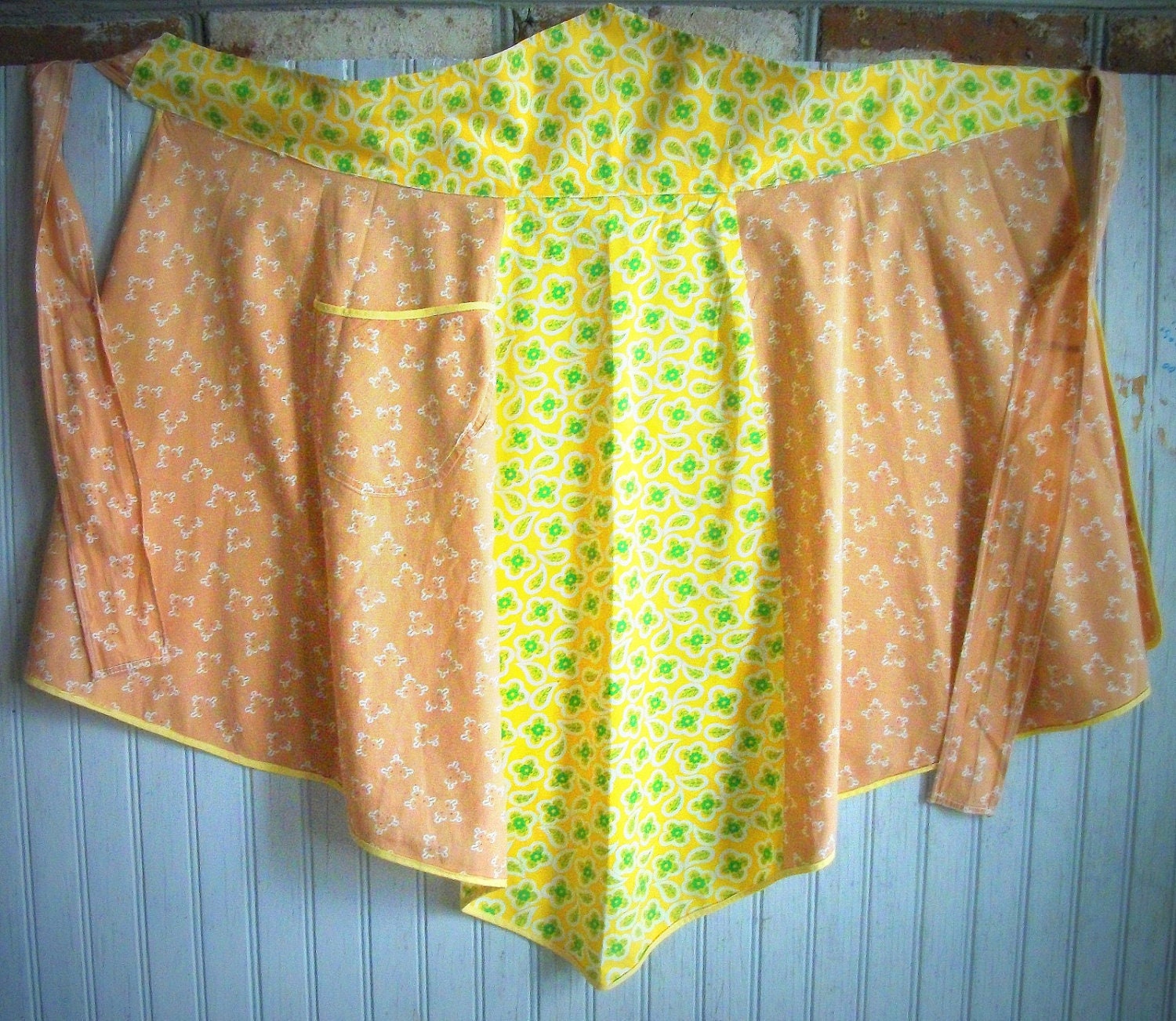 Vintage Rockabilly Apron in Calico Fabric