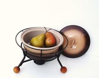 Atomic Décor, Fondue Pot, Mid Century Kitchen, Enamelware Pot / Brown / Beige