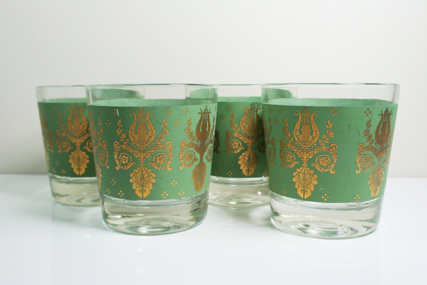 Set of 4 Clear Cocktail Glasses with Matte Green and Gold Metallic Design