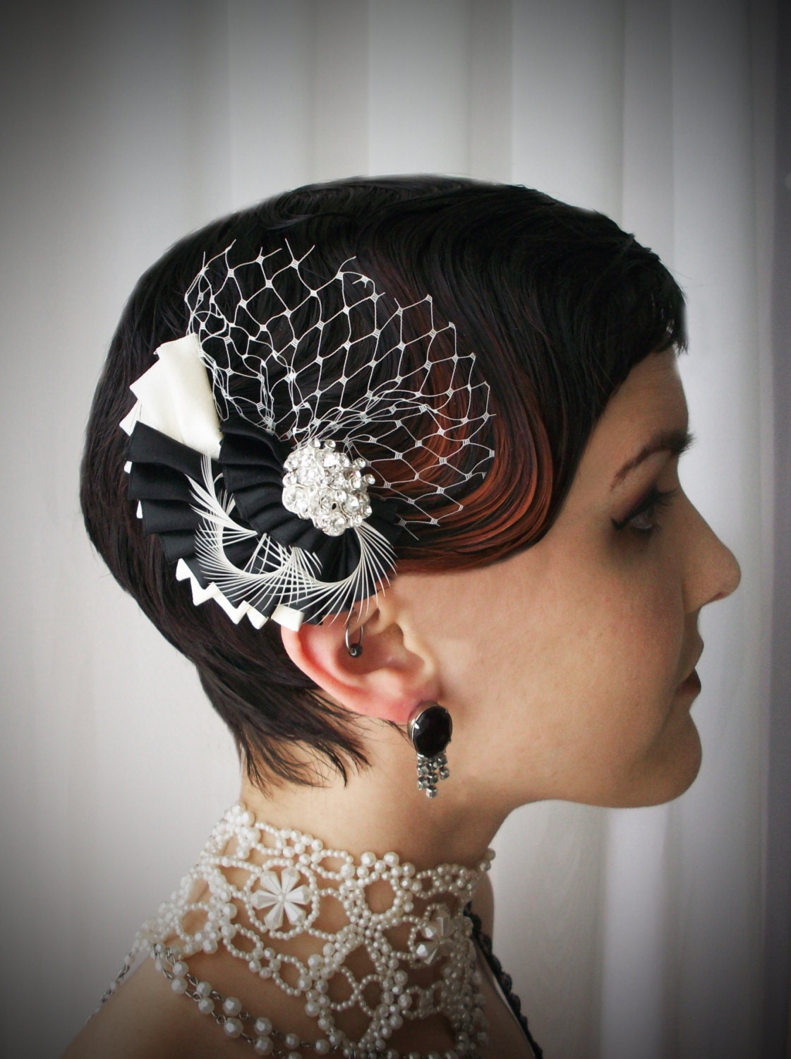 Black and white flapper-style hair fascinator clip with rhinestone and white cage veil. Alternative wedding. Gatsby-Inspired. Art Deco