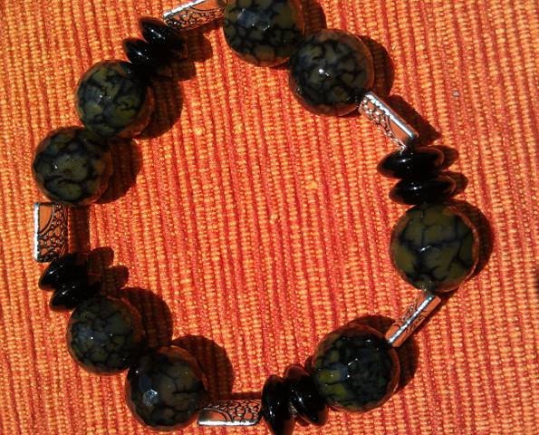 Viper dyed dark green and black agate crackel beaded bracelet