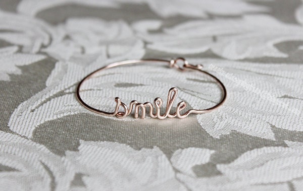 Dainty "smile" Bracelet