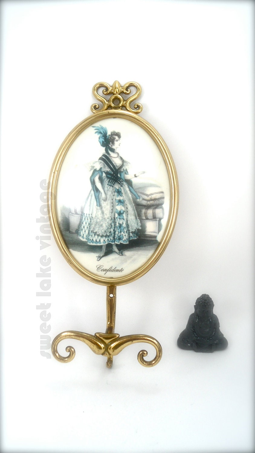gold cloth hanger with blue white picture-60s-confidente-for woman- vintage woman gift