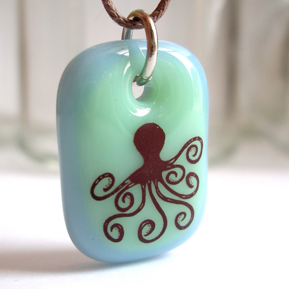 Octopus Pendant. Nature Jewelry. An art glass necklace.