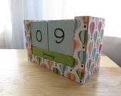 Perpetual Wooden Block Calendar - Colorful Hot Air Balloon Race