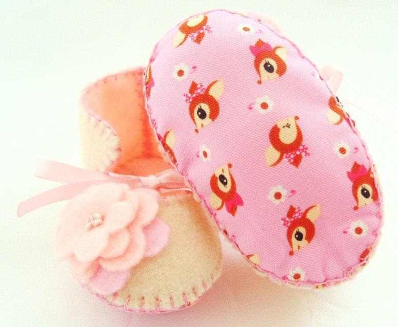Deer Baby Girl Booties.ECO  Felt Baby Booties. Baby Shower Gift. Baby Girl shoes