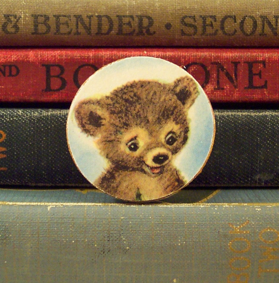 Round Wooden Brooch with Brown Bear Vintage Illustration