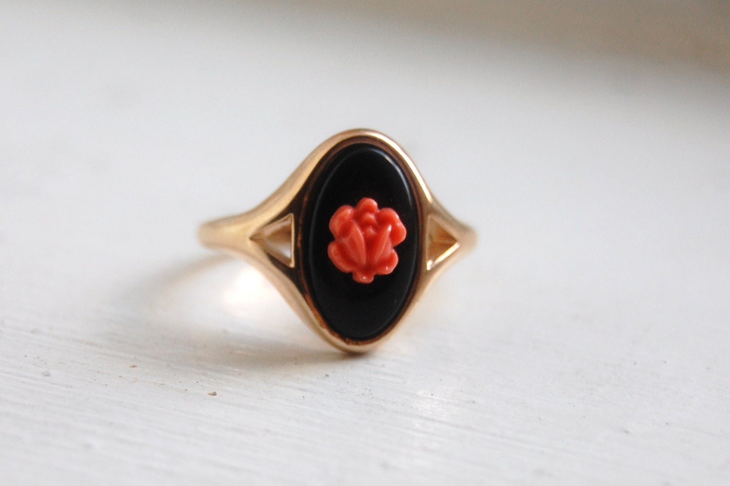 Vintage 1980s AVON Rose Cabochon Ring