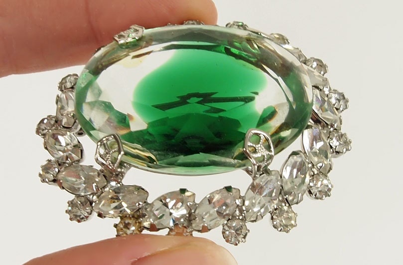 SALE 50s Large Emerald Green/Clear Glass and Rhinestone Brooch & Earrings - denisebrain