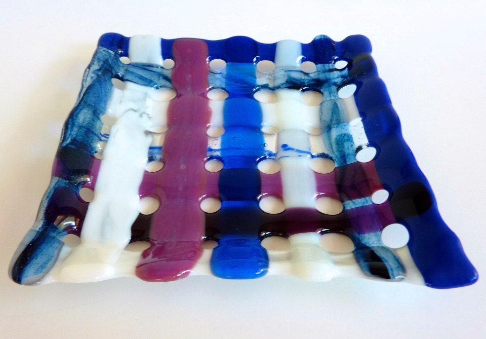 Woven Glass Plate in Blue, White and Pink