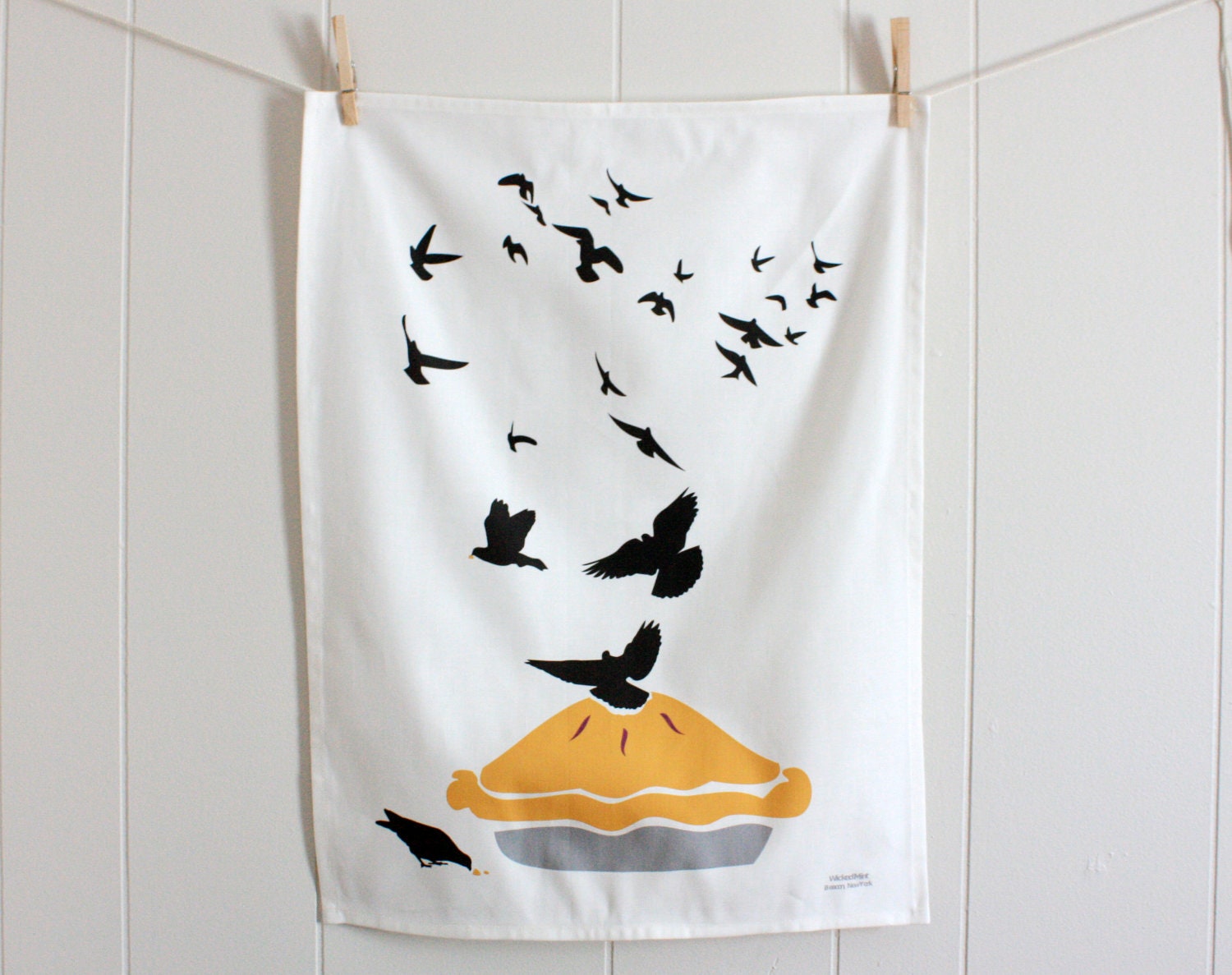 Blackbirds Baked in a Pie Tea Towel made from Linen Cotton blend - Perfect for Thanksgiving and the Holidays18 x 24 inch - wickedmint