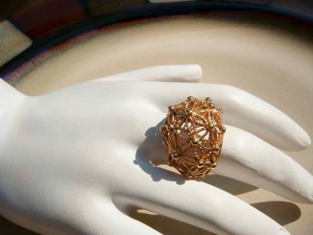 Vintage Avon gold flower design cocktail ring size 7