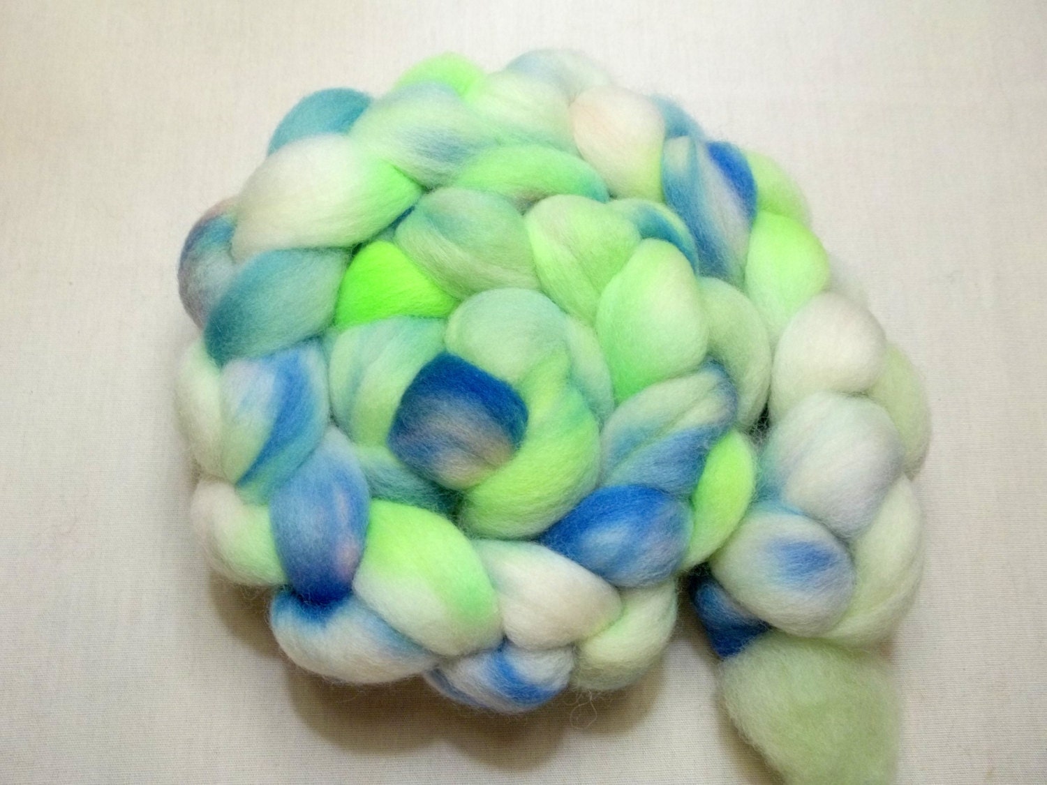 Hand Dyed Roving - Falkland - Felting or Spinning Fiber 4 oz