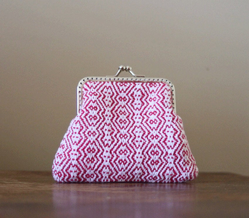 Handwoven change purse with kiss clasp metal frame. Red and white zigzag twill. Handmade by Nutfield Weaver.