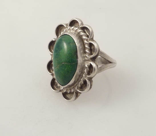 SALE ------- Size 7.75 Vintage Native American Artist Signed Green Turquoise and Frilly Sterling Ring