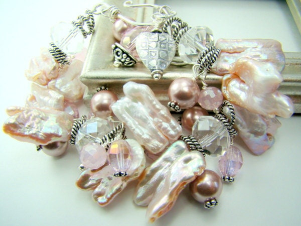 Chunky pink bracelet, pink pearl statement bracelet, bridal jewelry,... JULIET