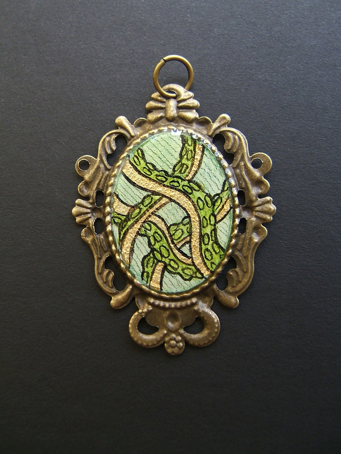 TENTACLES FOREVER Green Gold Bronze Necklace 38 x 50 mm