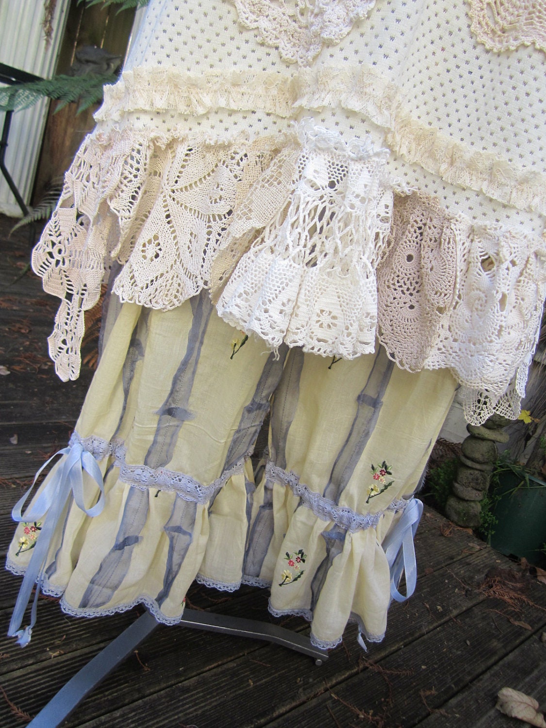 VINTAGE KITTY.. pale lemon and denim blue.. lightweight cotton voile and embroidery.. french style.. med-xl