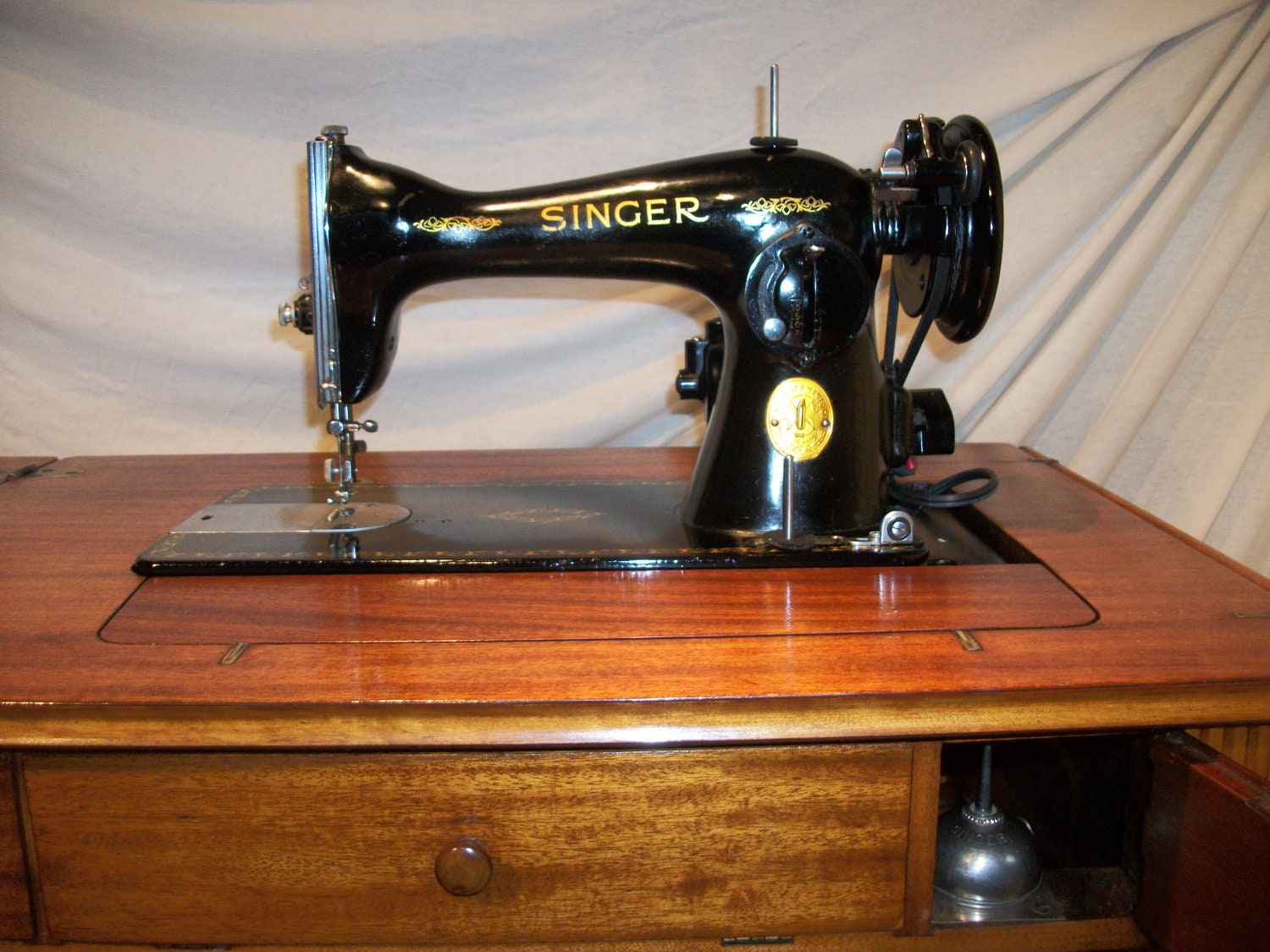 Singer sewing machine deluxe library table cabinet