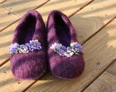 Ready to ship... Wool Felted Stull slippers ...  Plum with flowers ... size womens 9