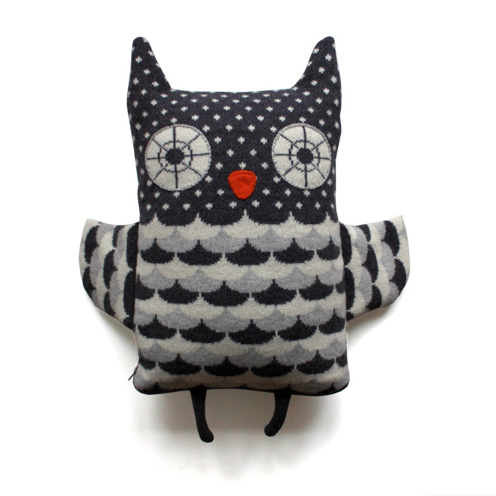 Knitted Lambswool Big Owl cushion