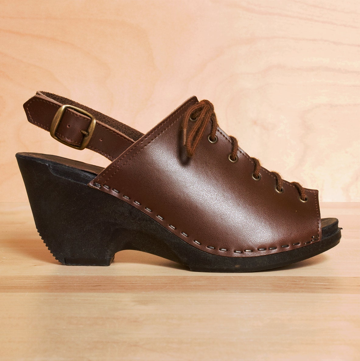 Vintage 90s Italian leather platforms size 6 6.5 / peep toe platform clogs / sandals 6 / platforms 6 - 6.5