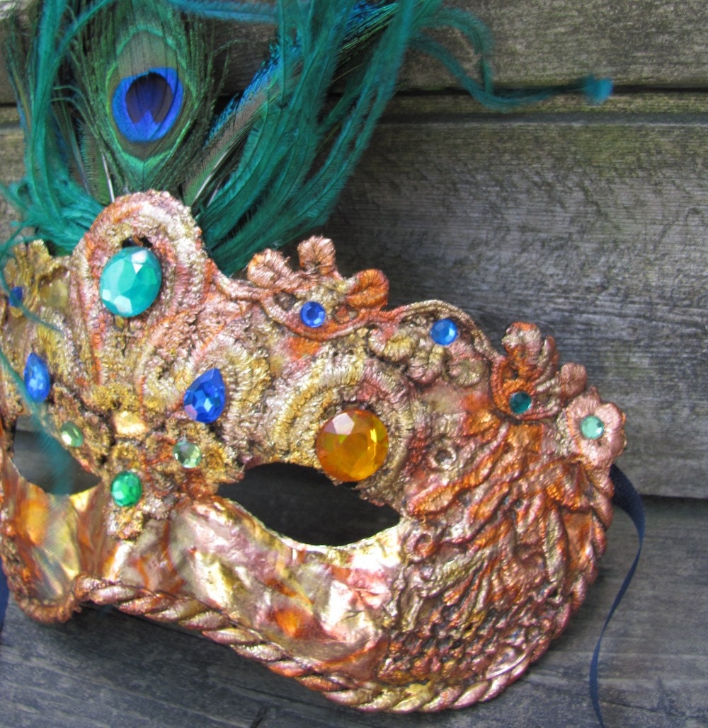 Gold and red Venetian masquerade mask with Peacock feathers, Emerauld