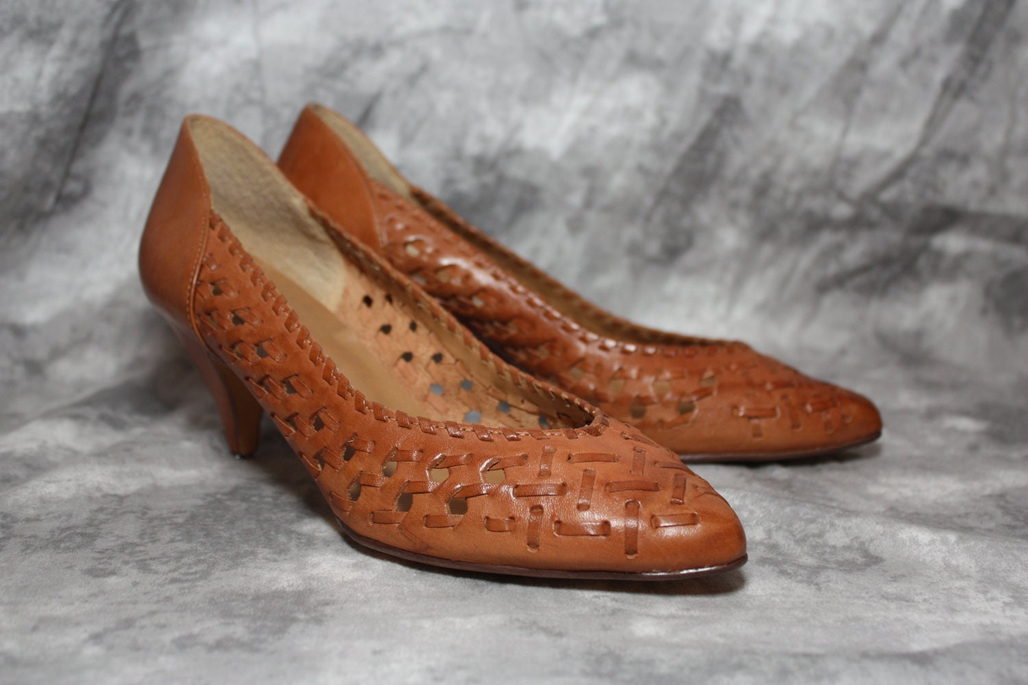 vintage brown woven leather heels size 6.5 M by Fayva