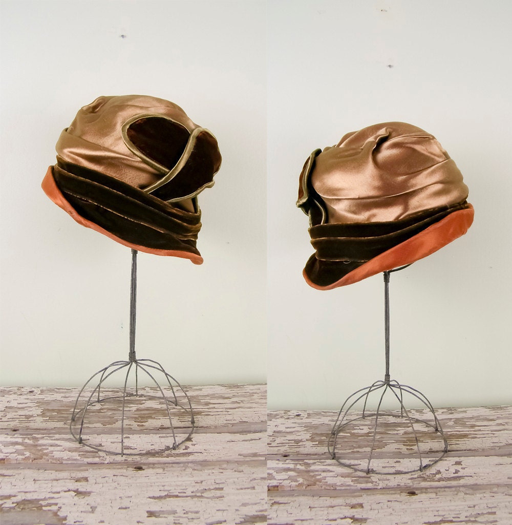 R E S E R V E D / Vintage 1910s Hat / Edwardian Cloche / Velvet and Satin