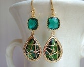 Emerald Green Wrapped Glass Dangle Earrings.  Emerald Green Earrings. Bridesmaid Earrings. Green Wedding. Wedding Earrings