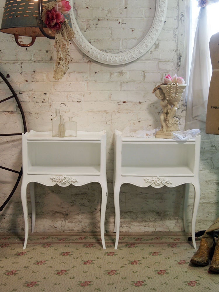 Painted Cottage Shabby White Pair of Romantic French Night Table NT432