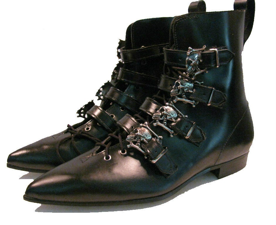 Vintage 1980s Men's English Leather Pointed Toe Skull Buckle Boots Mens US size 7 / Womens US size 9