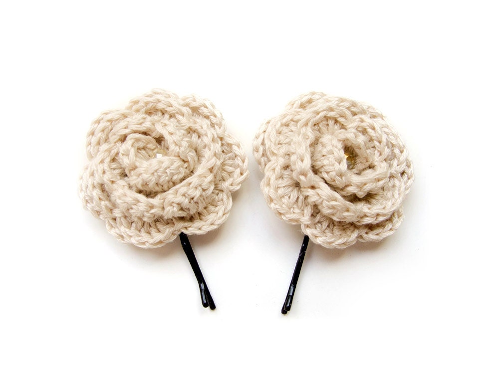 Beige crochet flower bobby pins - Set of 2