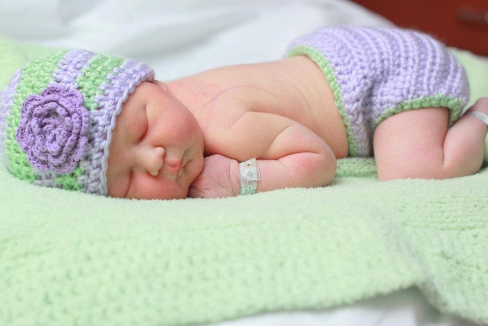 Newborn Baby Girl Matching Crochet Diaper Cover and Hat with Crochet Flower, Easter Outfit