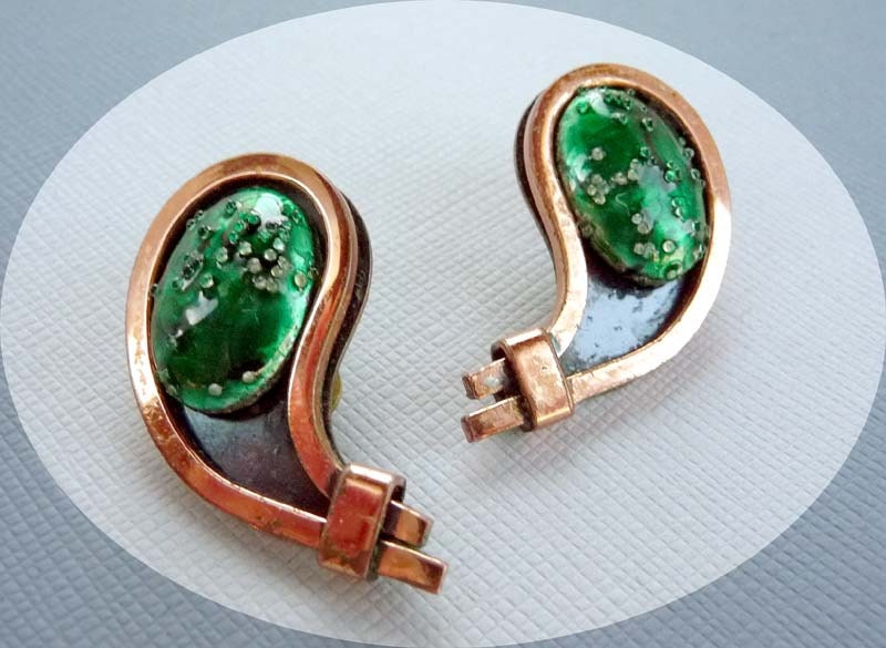 Mid Century Modern Vintage Matisse Renoir Copper Earrings w Green Glitter Cabs