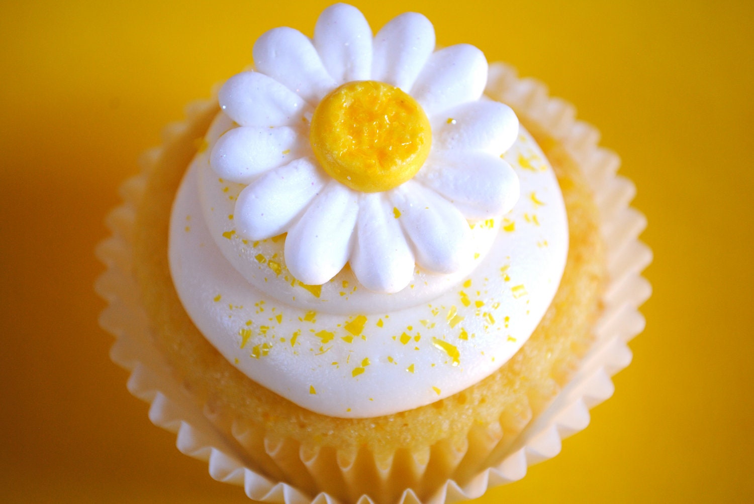 Royal Icing Daisies- Lemon Flavored with Sparkles- 24