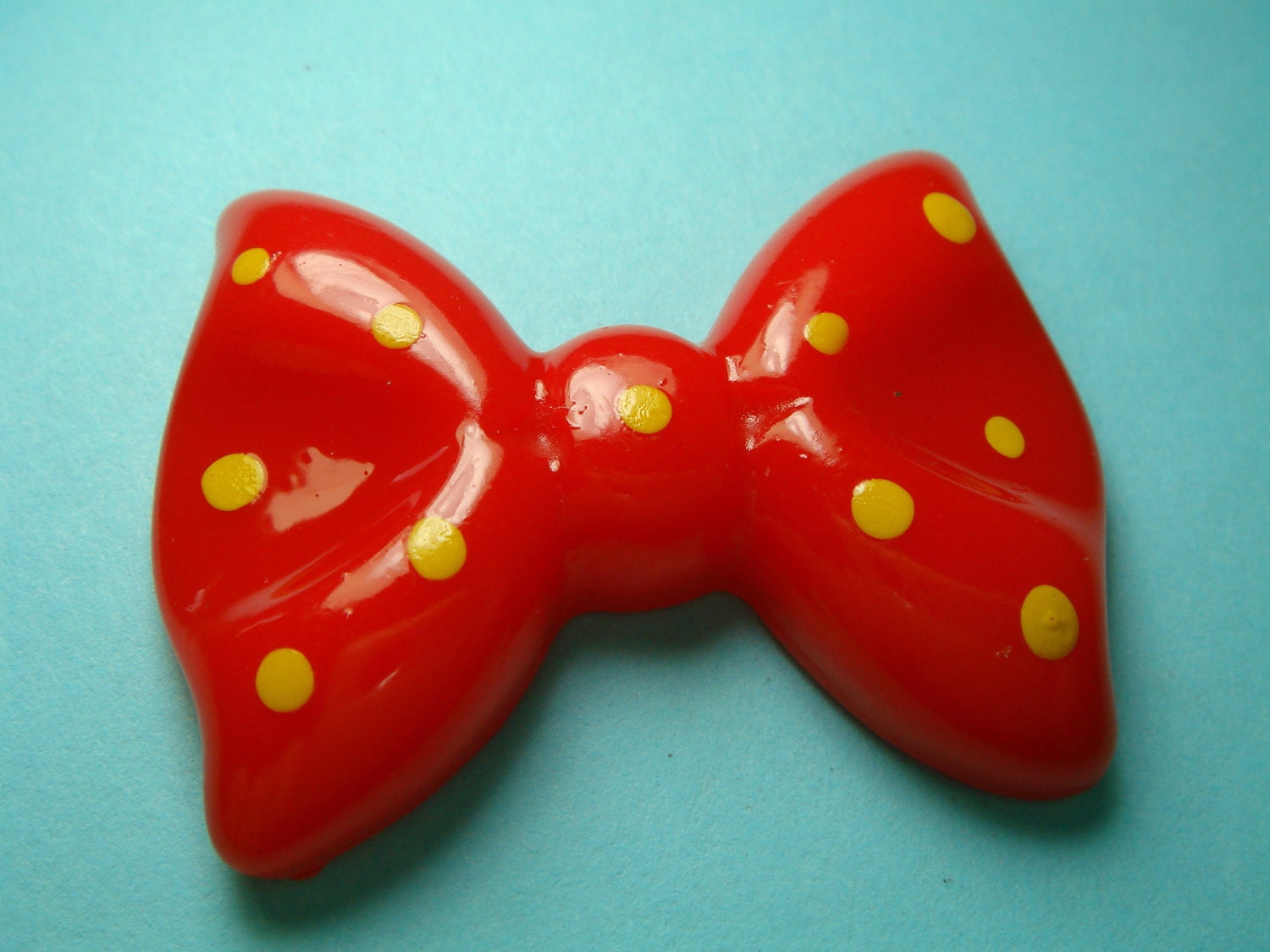 2 pieces of Red Bow Cabochons (3.6 cm long  X 2.7 cm wide )