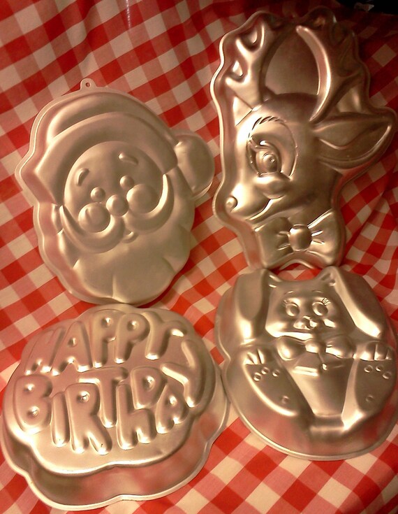Lot of 4 Vintage Wilton Cake Pans Santa Rudolph Easter by Gerean