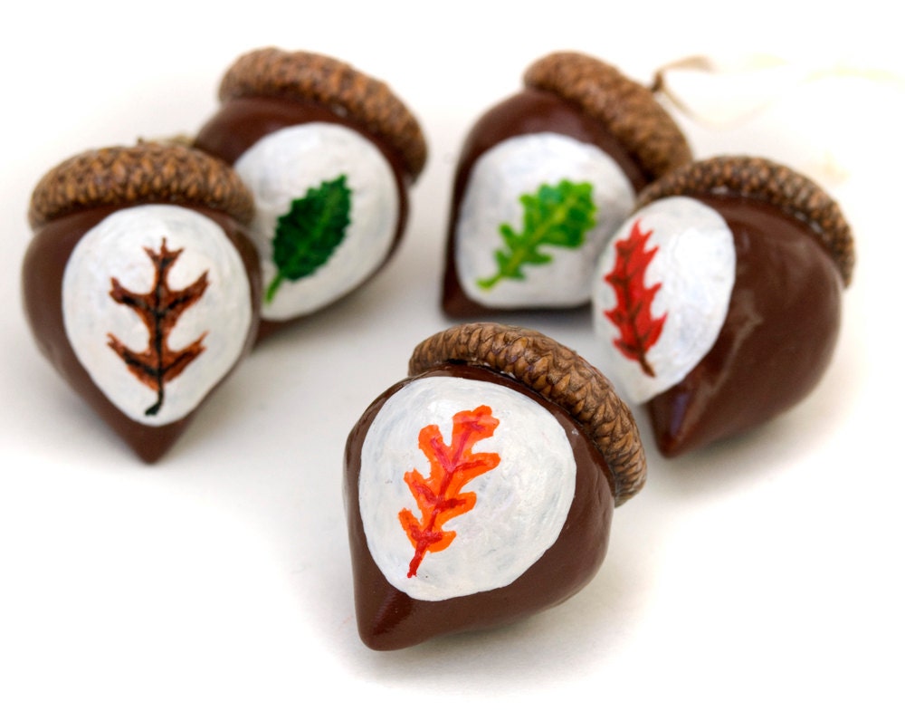 One Oak leaf acorn ornament - red oak, white oak, black oak, bur oak, swamp oak, your choice - Hand painted on a clay acorn with a real cap.