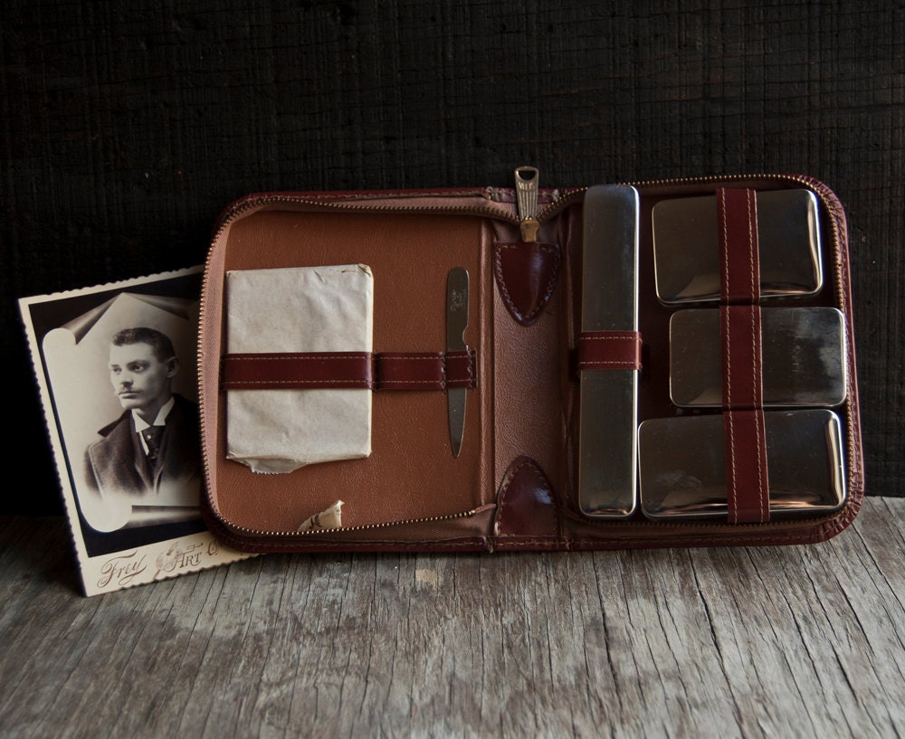Vintage Toiletry Travel Set - Leather Case - Tommy Traveler