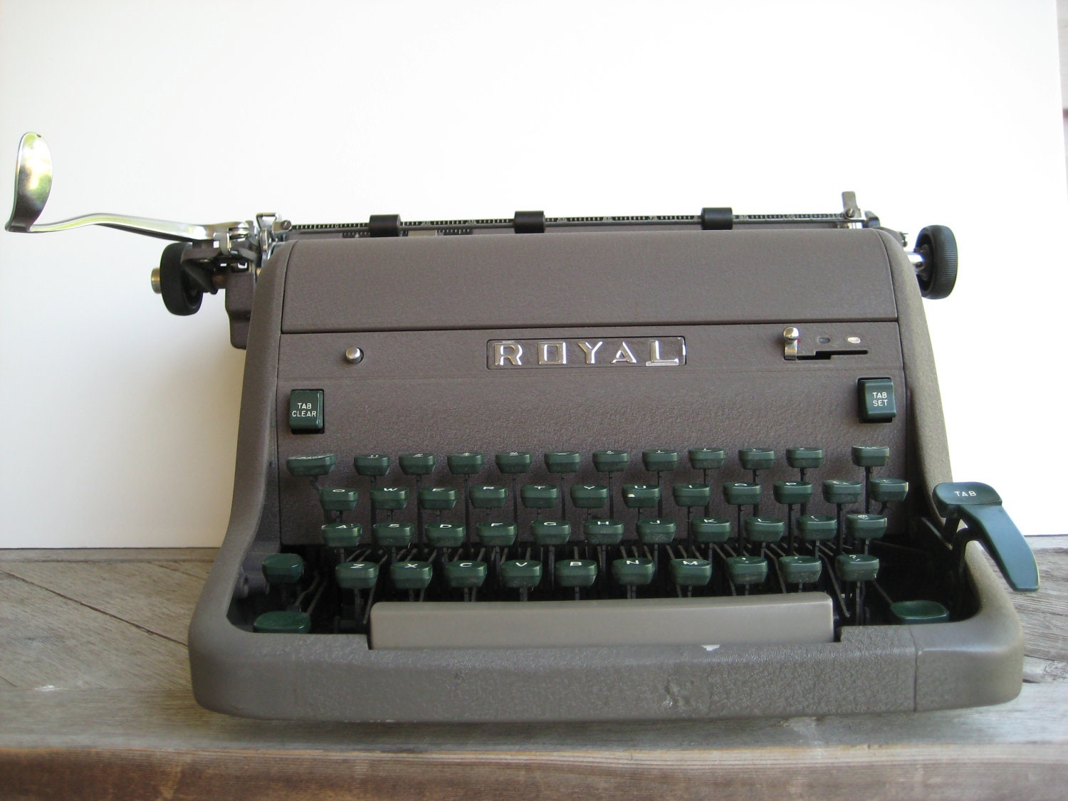 Royal HH Typewriter - 1950s Office - Brown & Green
