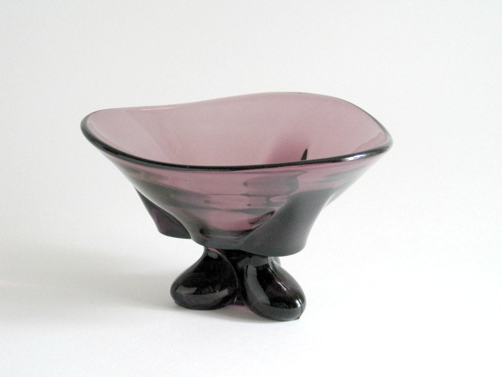 Mid-Century Amethyst Glass Footed Bowl - Viking Three Foil