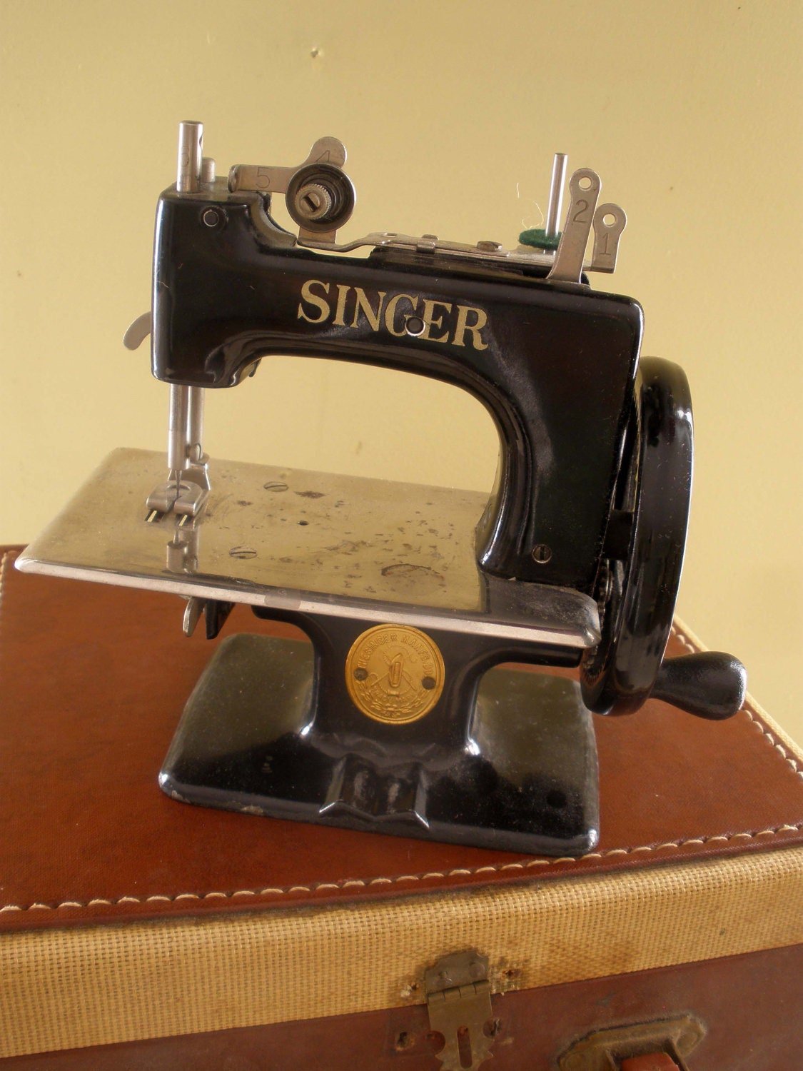 1930s Cast Iron Toy Singer Sewing Machine FREE SHIP USA